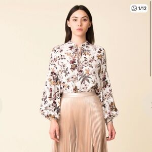 Good condition (worn once) A.L.C White Ty Floral Lantern Sleeve silk blouse